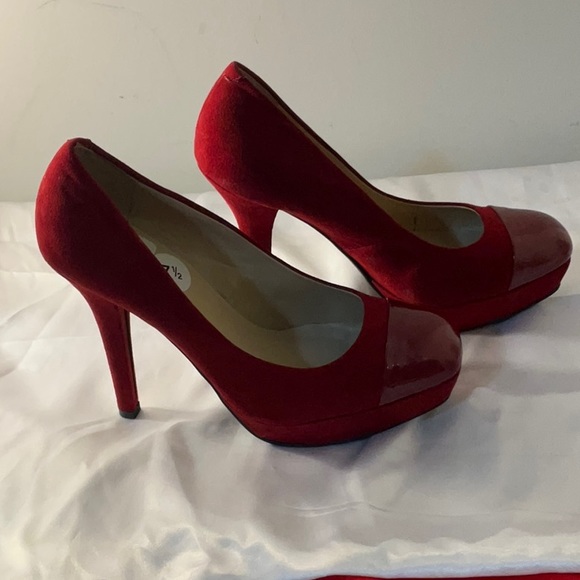 GUESS EUC Red Suede Platform Shoes With Red Patent Leather Toe Cap Size 7 1/2 - Picture 4 of 13